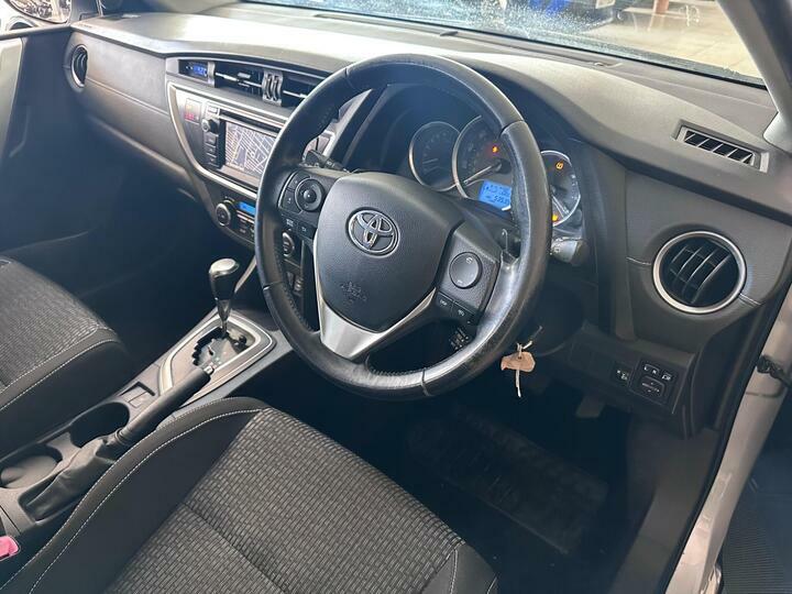 Toyota Auris 1.6 V-matic Icon Touring Sports Multidrive S Euro Silver #6