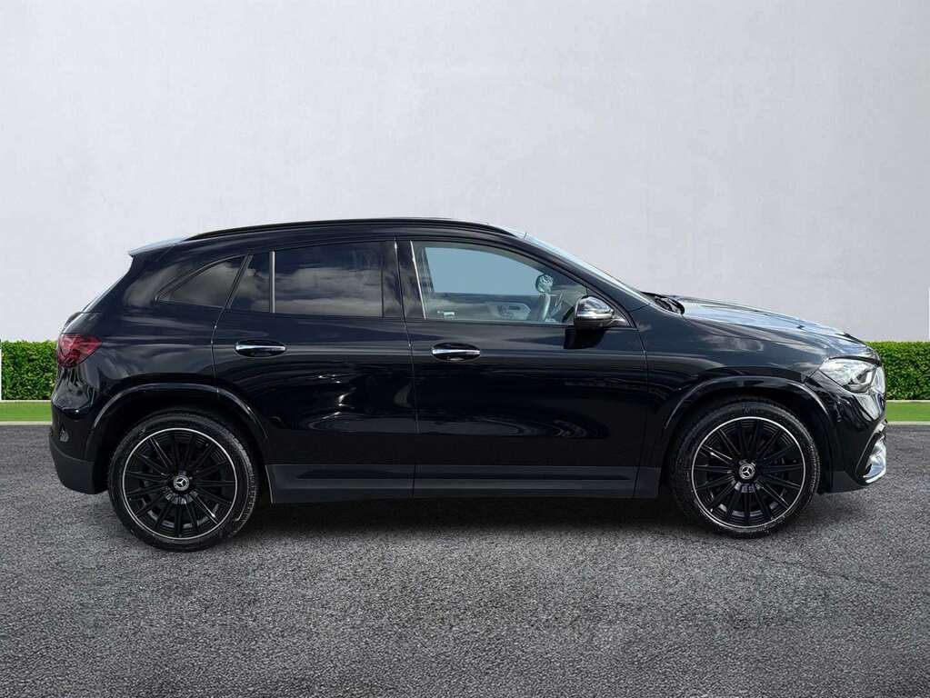 Mercedes-Benz GLA Class Gla 220D 4Matic Amg Line Premium Plus Black #3