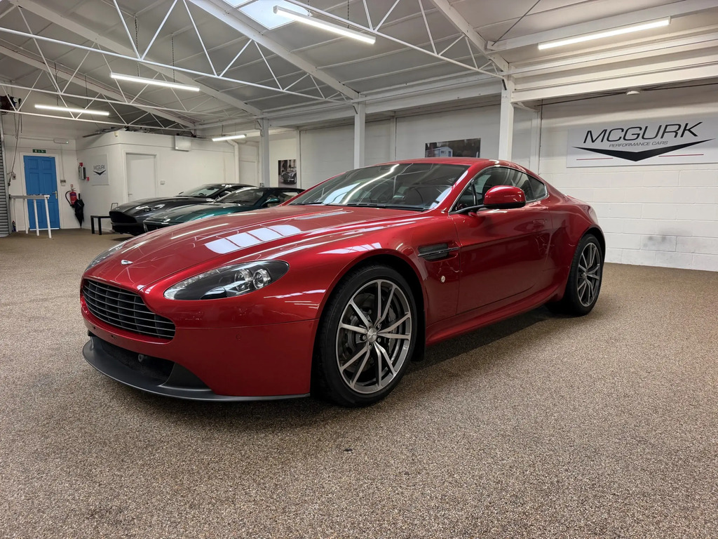 Aston Martin Vantage V8 Sportshift II Euro 6 Black #1