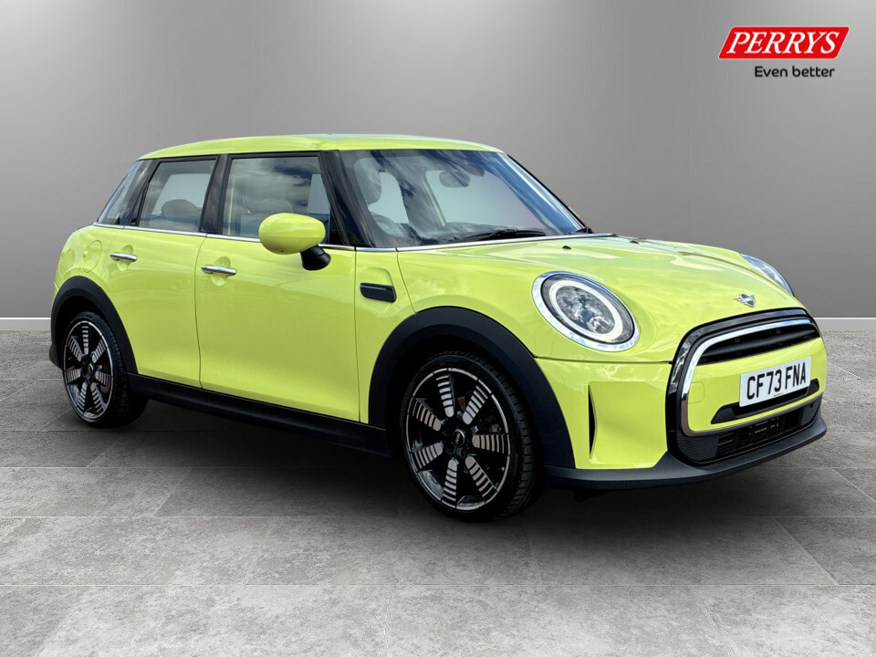 Mini Hatch 1.5 Cooper Exclusive Premium Yellow