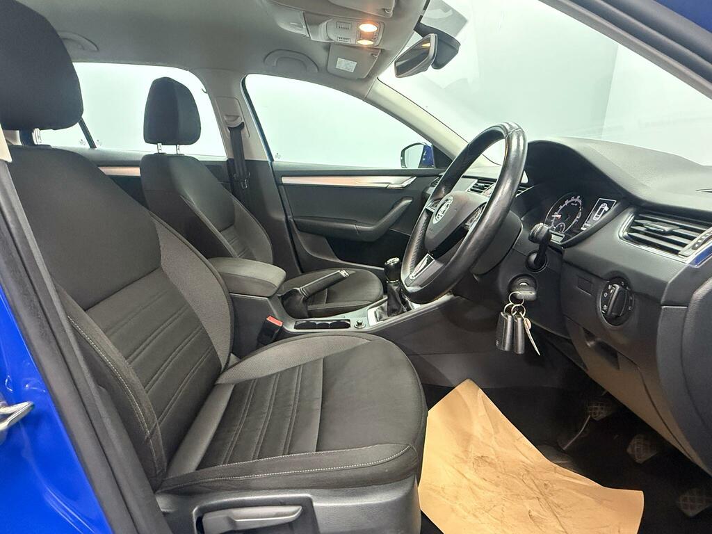 Skoda Octavia 1.6 Tdi Se Technology Blue #2