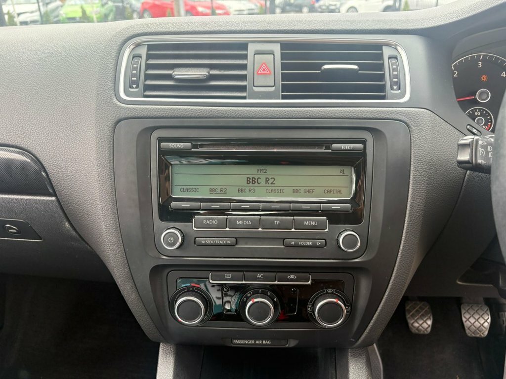 Volkswagen Jetta 1.6 Tdi Cr Bluemotion Tech Sport White #12