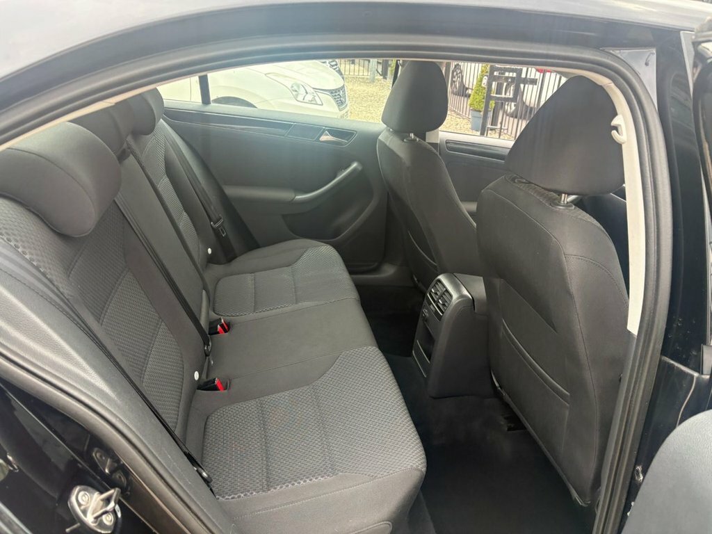 Volkswagen Jetta 1.6 Tdi Cr Bluemotion Tech Sport White #17