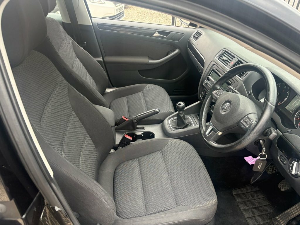 Volkswagen Jetta 1.6 Tdi Cr Bluemotion Tech Sport White #10