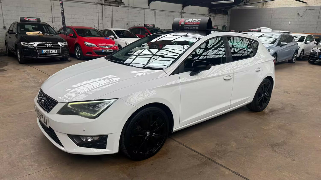 Seat Leon Fr Black Technology Tsi Hatchback KM65PJJ White #4