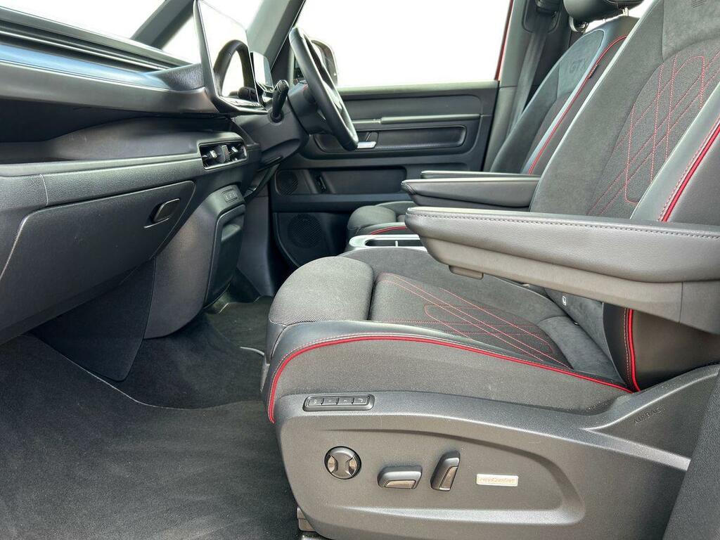 Volkswagen ID.Buzz Pro 86Kwh Gtx 4Motion Lwb, 7Seat Red #3