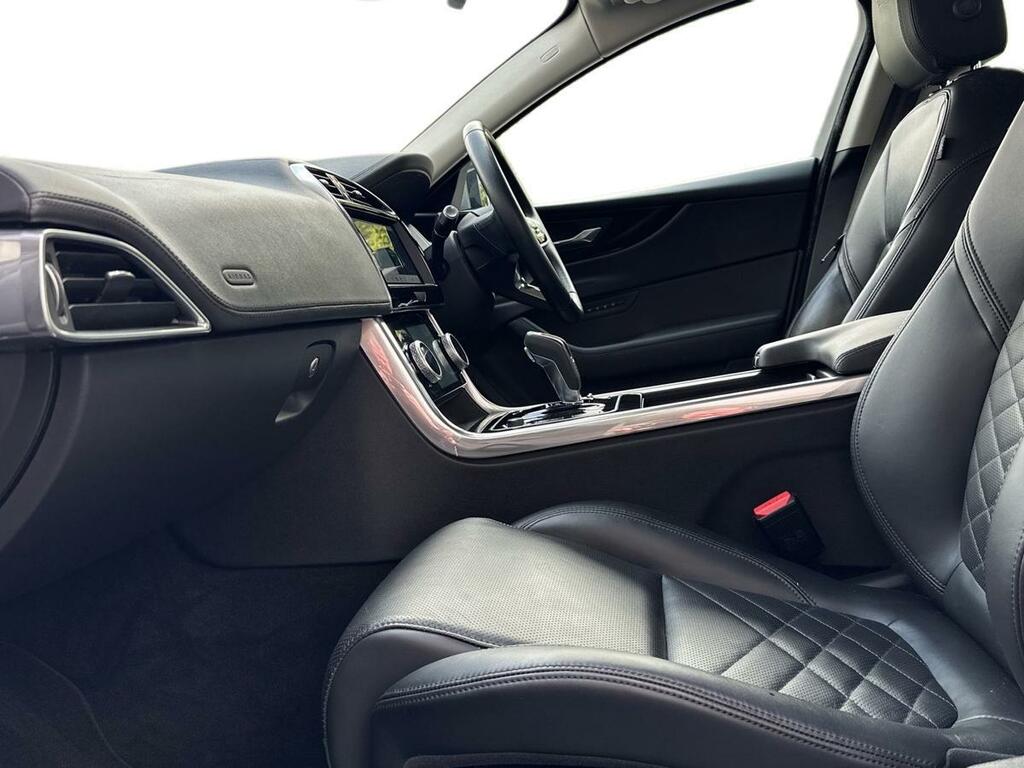 Jaguar XE 2.0 D180 Hse Awd Euro 6 Ss Grey #3