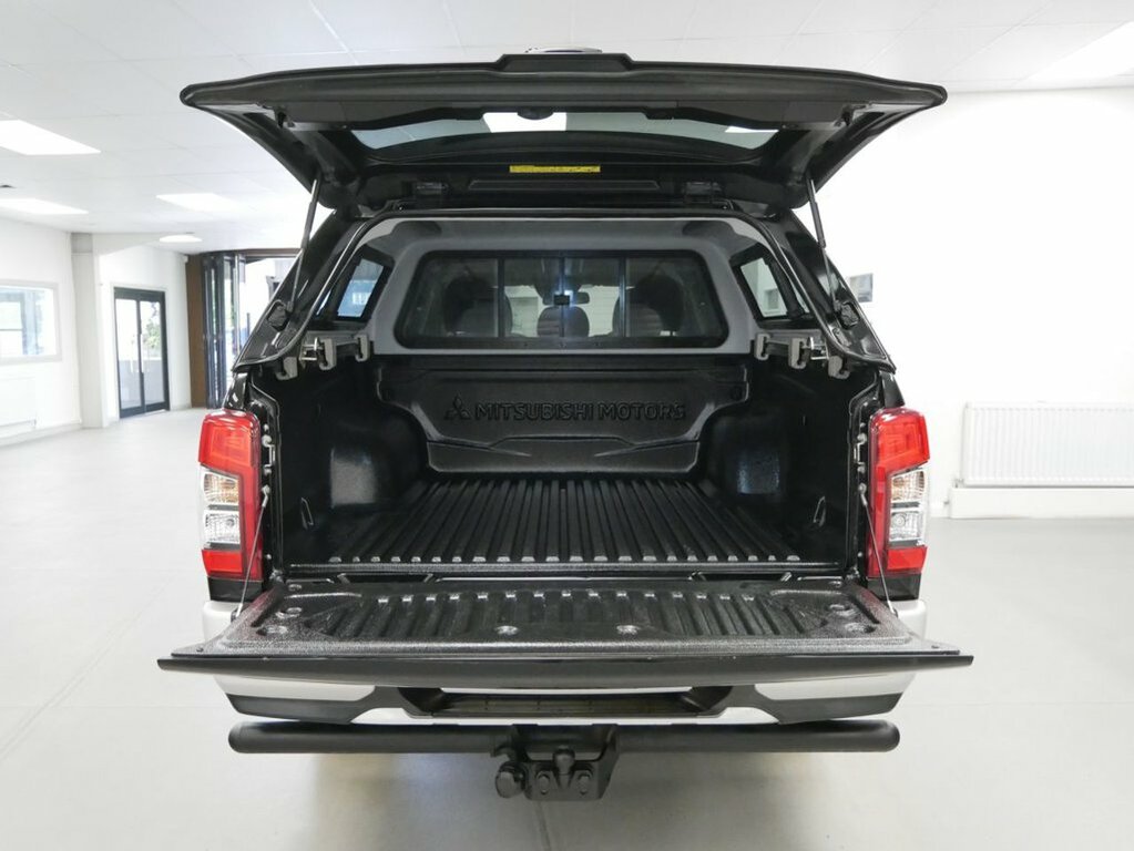 Mitsubishi L200 2.3L 2.2 Di-d Dc Warrior Pickup Double Cab Die Black #2