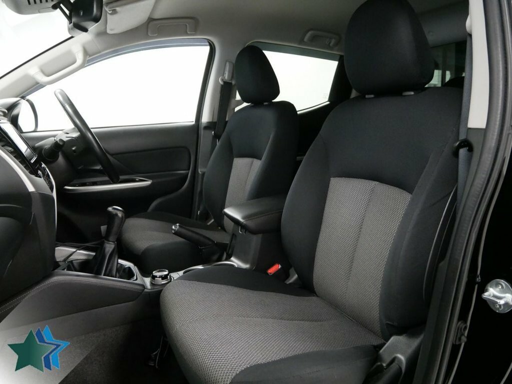 Mitsubishi L200 2.3L 2.2 Di-d Dc Warrior Pickup Double Cab Die Black #4