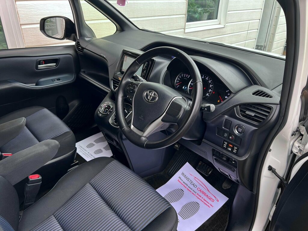 Toyota Voxy 2.0 Zs Edition - Grade 4.5 - Ulez White #2