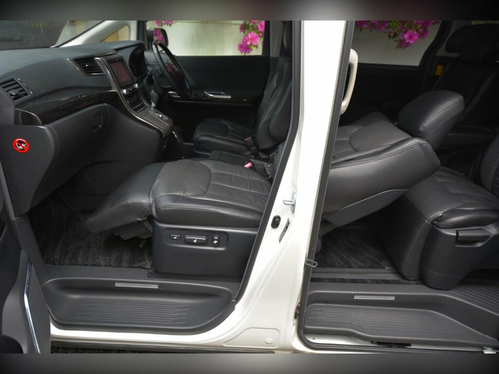 Toyota Vellfire 2.4 201212 8 Seats Double S Black #26