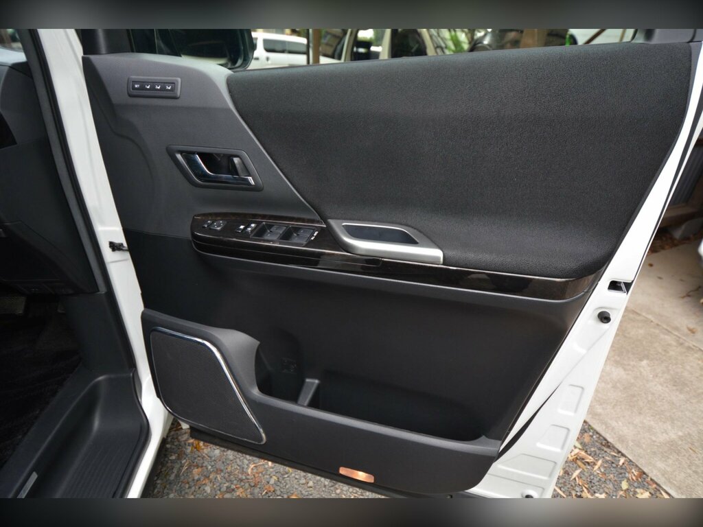 Toyota Vellfire 2.4 201212 8 Seats Double S Black #19