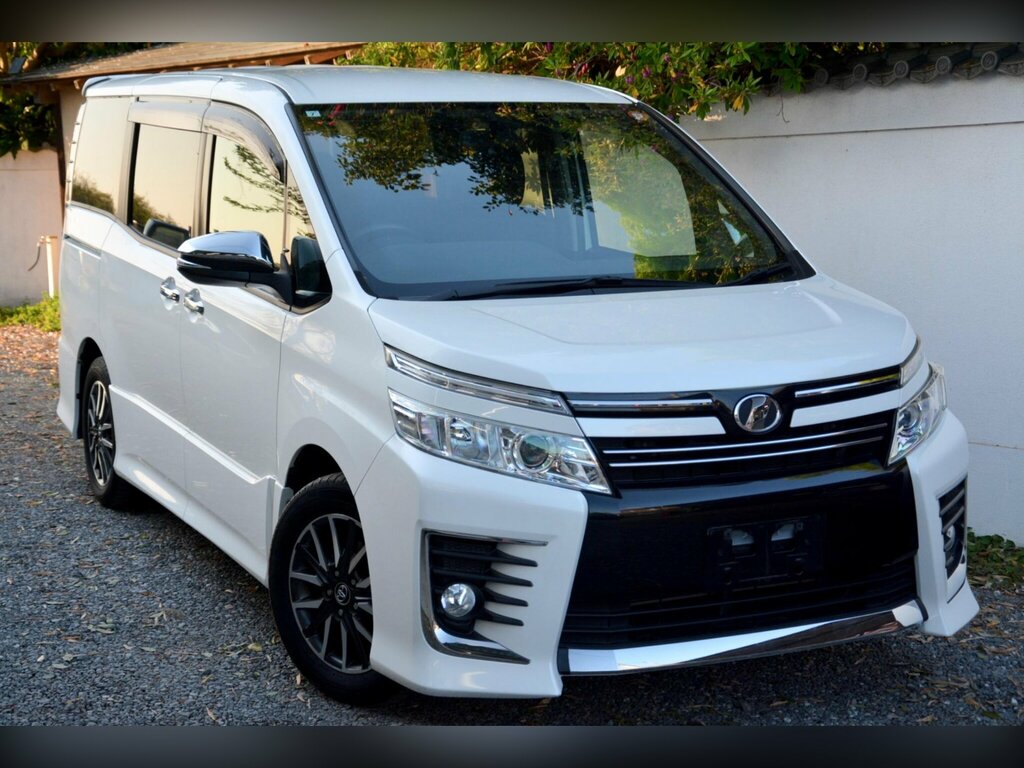 Toyota Voxy 2.0 Zs Kiramaki Edition - Eight Seater 