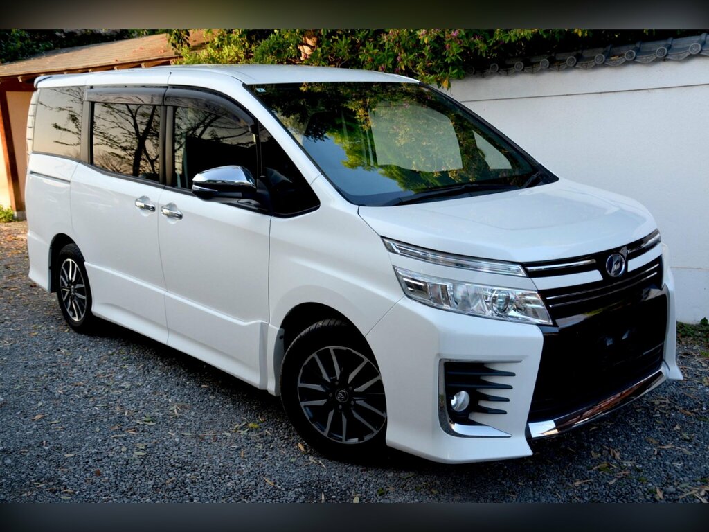 Toyota Voxy 2.0 Zs Kiramaki Edition - Eight Seater  #3