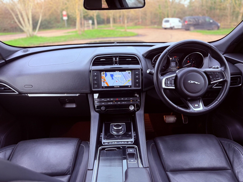 Jaguar F-Pace 2017 2.0 P250i R-sport Awd Euro 6 Ss Black #2