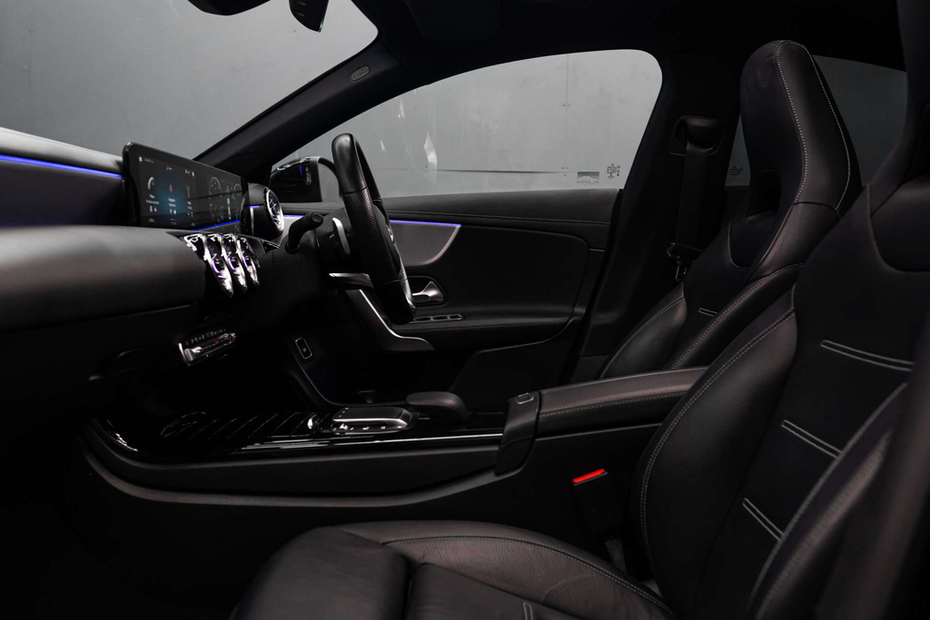 Mercedes-Benz CLA Class Cla 180 Amg Line Premium Plus Tip Grey #36