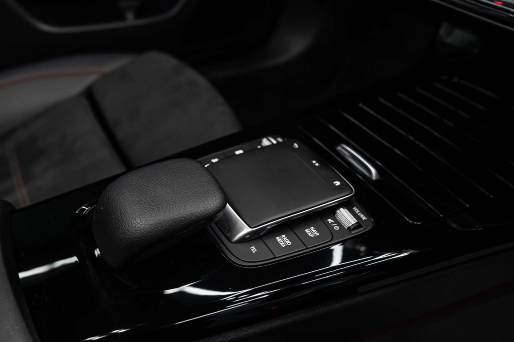 Mercedes-Benz A Class Amg Line Edition Premium D  #4