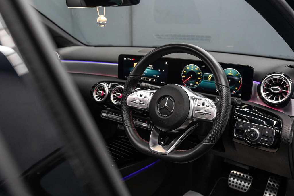 Mercedes-Benz A Class Amg Line Edition Premium D  #6