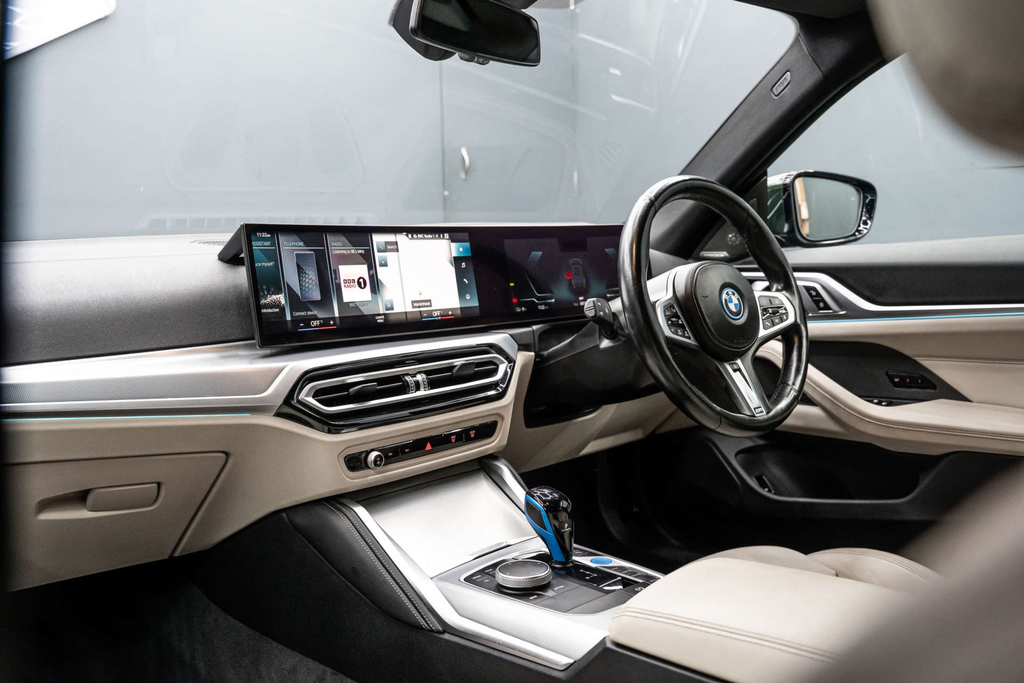 BMW i4 Edrive 40 M Sport Green #2