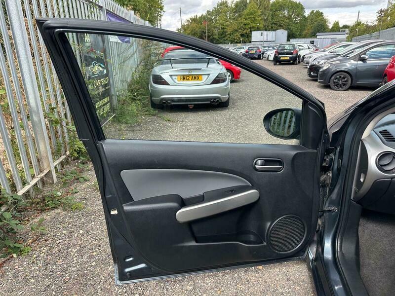 Mazda 2 1.5 Sport Hatchback Euro 4 103 Red #23