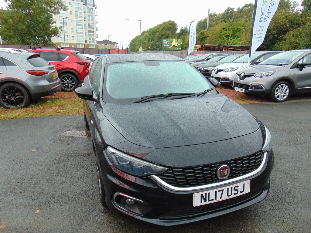 Fiat Tipo Hatchback 1.4 Tipo Hatchback 1.4 95Hp Lounge Mot NL17USJ Black #4