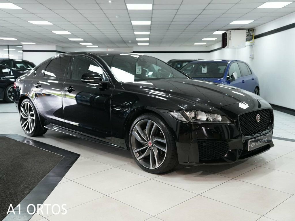 Jaguar XF 2L Chequered Flag Black