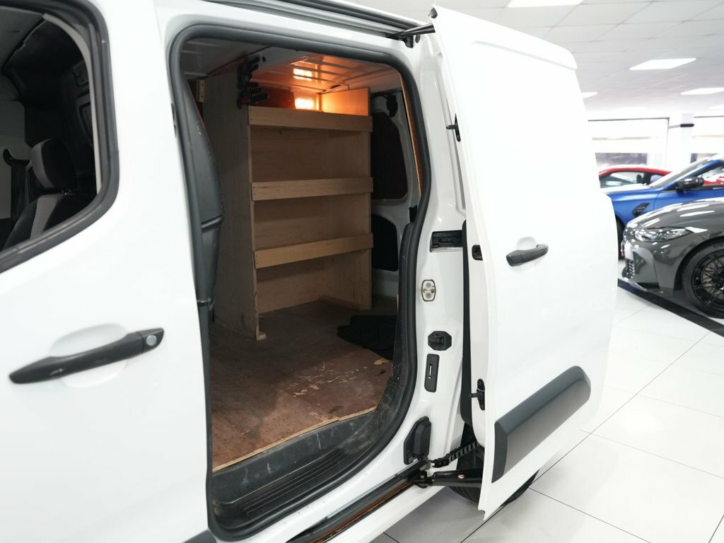 Vauxhall Combo 1.6L Edition White #3