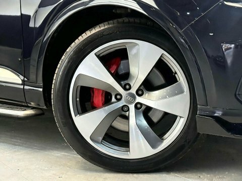 Audi Q7 3.0 Tdi V6 Black #5