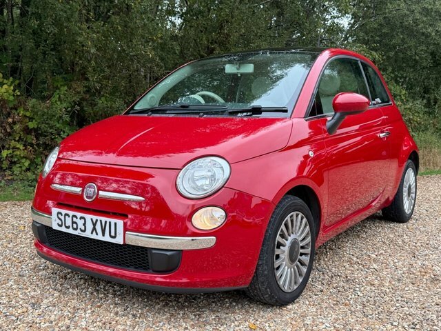 Fiat 500 Lounge Hatchback Red