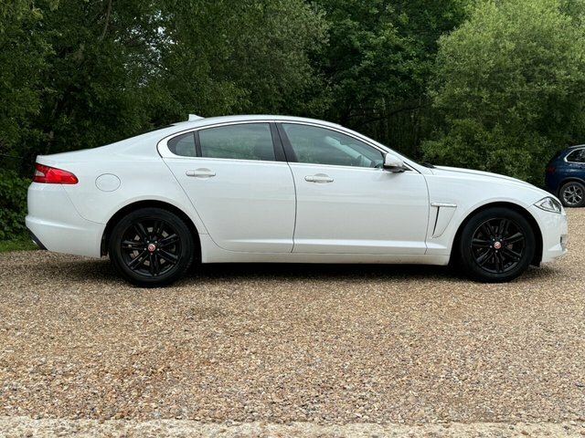 Jaguar XF Luxury Saloon White #5