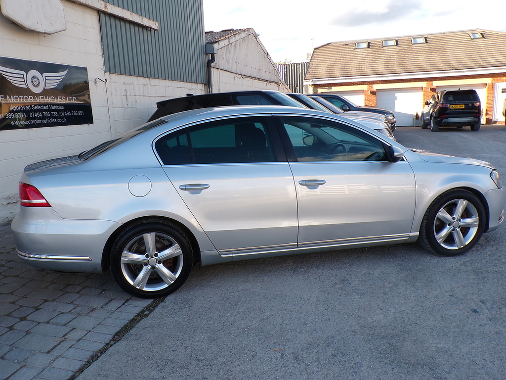 Volkswagen Passat Passat Highline Tdi Bluemotion Technology Semi-aut Red #10