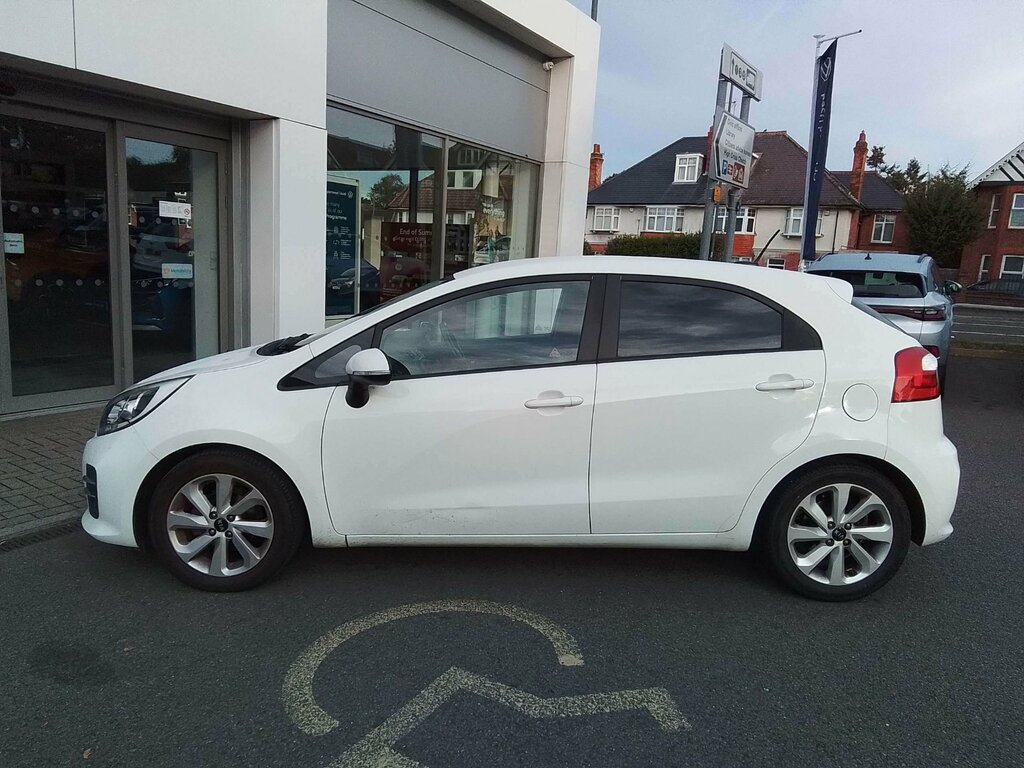 Kia RIO 1.25 2 Hatchback Euro 6 84 Bhp White