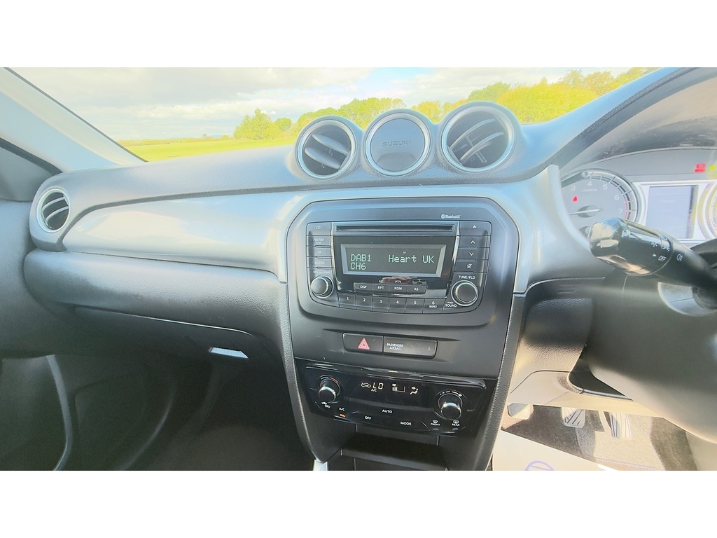Suzuki Vitara Suv 1.6 Sz5 Euro 6 Ss 201717 Black #14