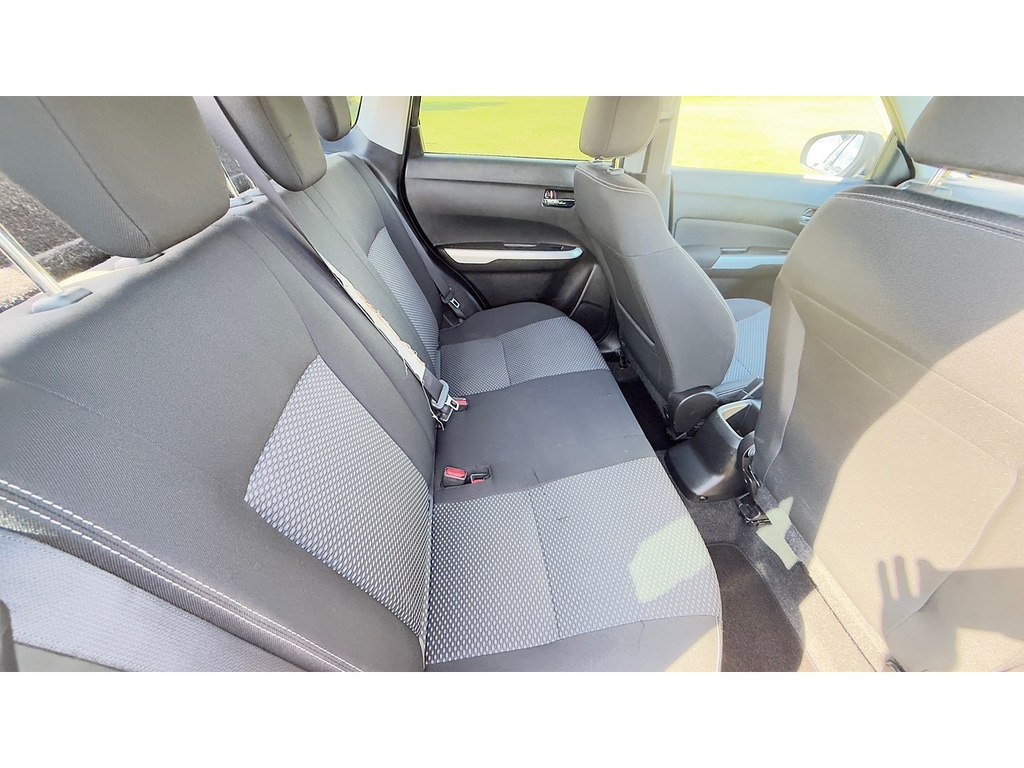 Suzuki Vitara Suv 1.6 Sz5 Euro 6 Ss 201717 Black #11