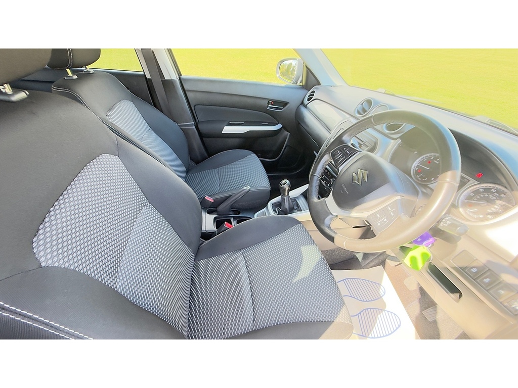 Suzuki Vitara Suv 1.6 Sz5 Euro 6 Ss 201717 Black #13