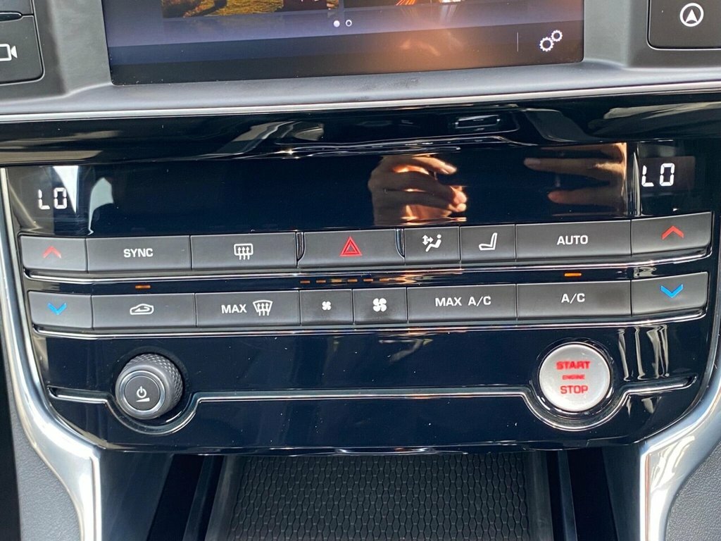 Jaguar XE Gtdi Prestige Saloon Black #31