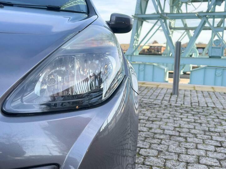 Renault Clio 1.2 I-music Euro 5 Red #4