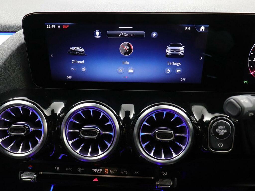 Mercedes-Benz GLA Class Gla 200 Amg Line Executive #17