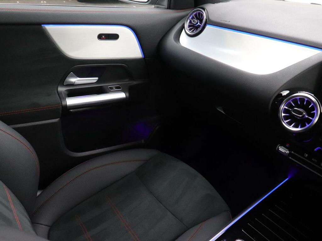 Mercedes-Benz GLA Class Gla 200 Amg Line Executive #38