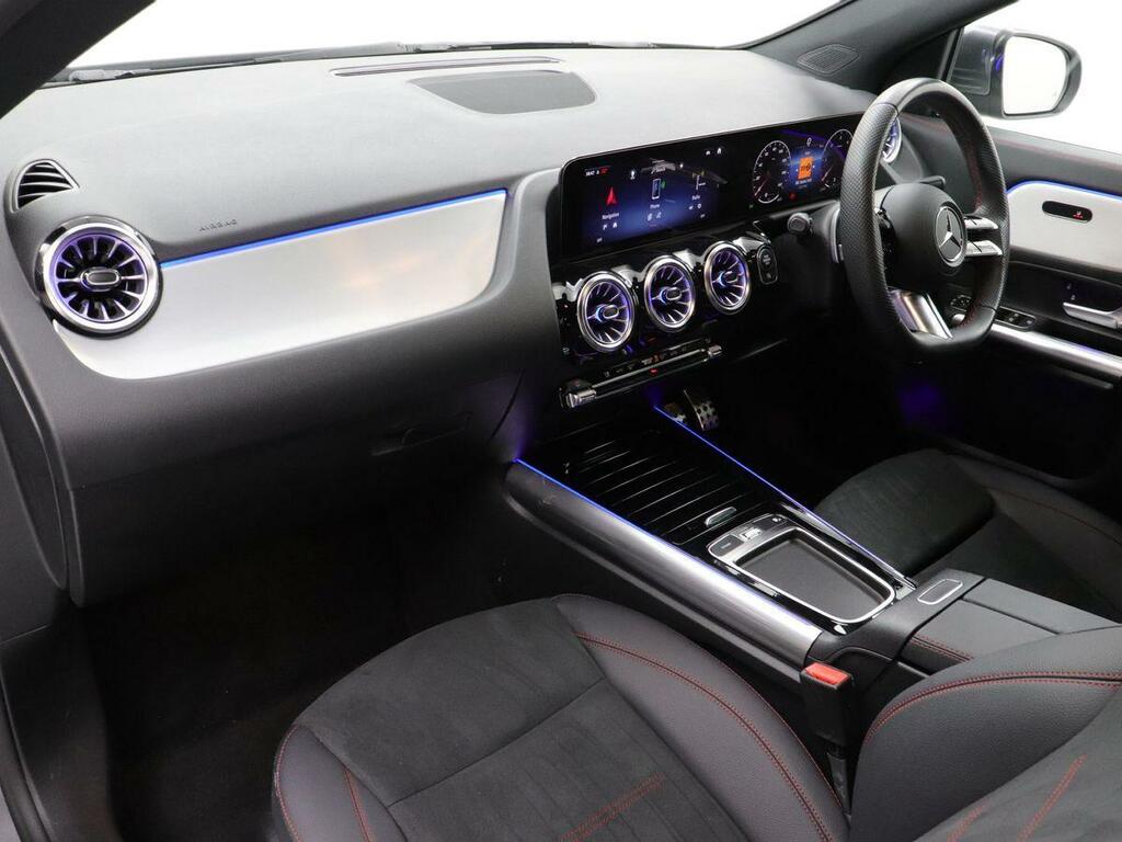 Mercedes-Benz GLA Class Gla 200 Amg Line Executive #2