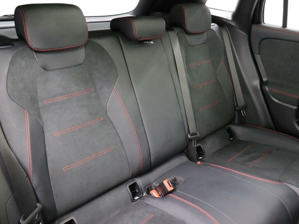 Mercedes-Benz GLA Class Gla 200 Amg Line Executive #8