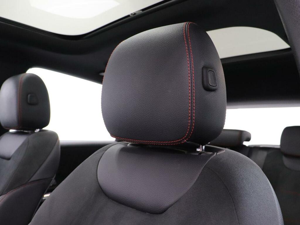 Mercedes-Benz B Class B180d Sport White #9