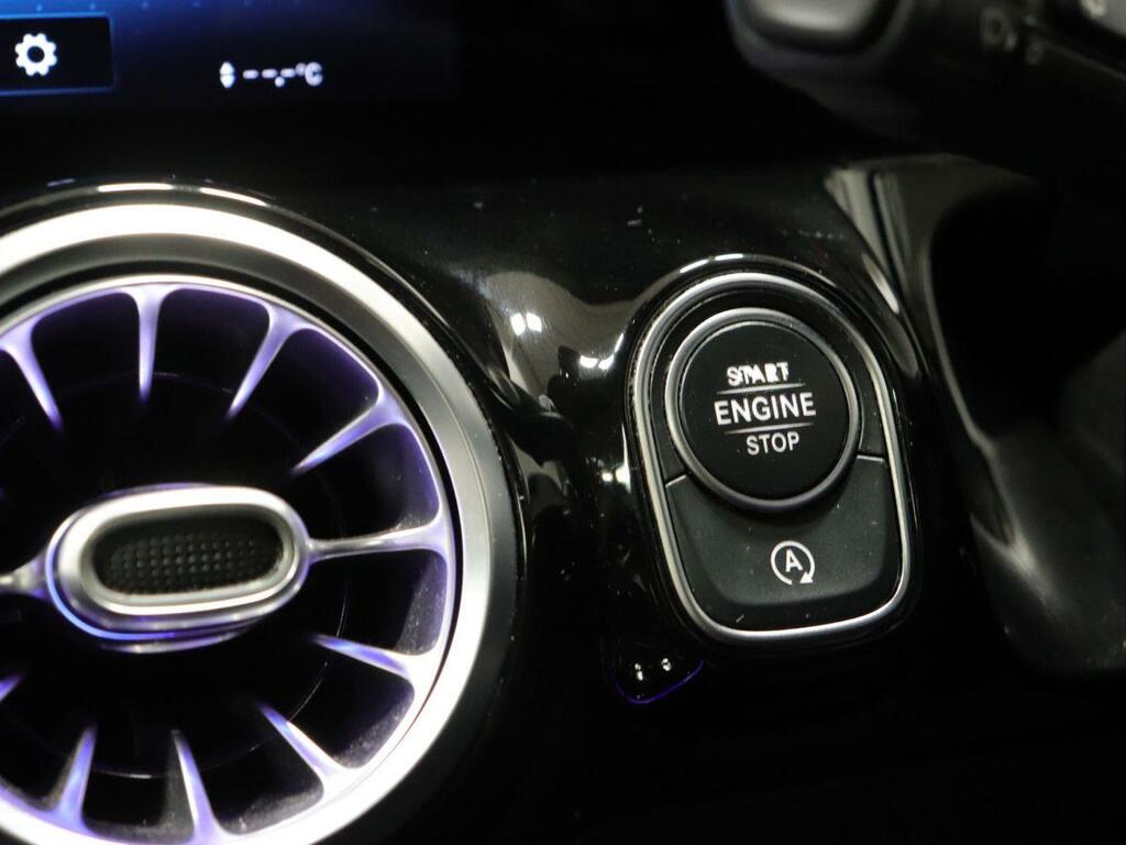 Mercedes-Benz B Class B180d Sport White #32