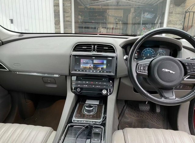 Jaguar F-Pace 2.0 D180 Portfolio Suv Red #4