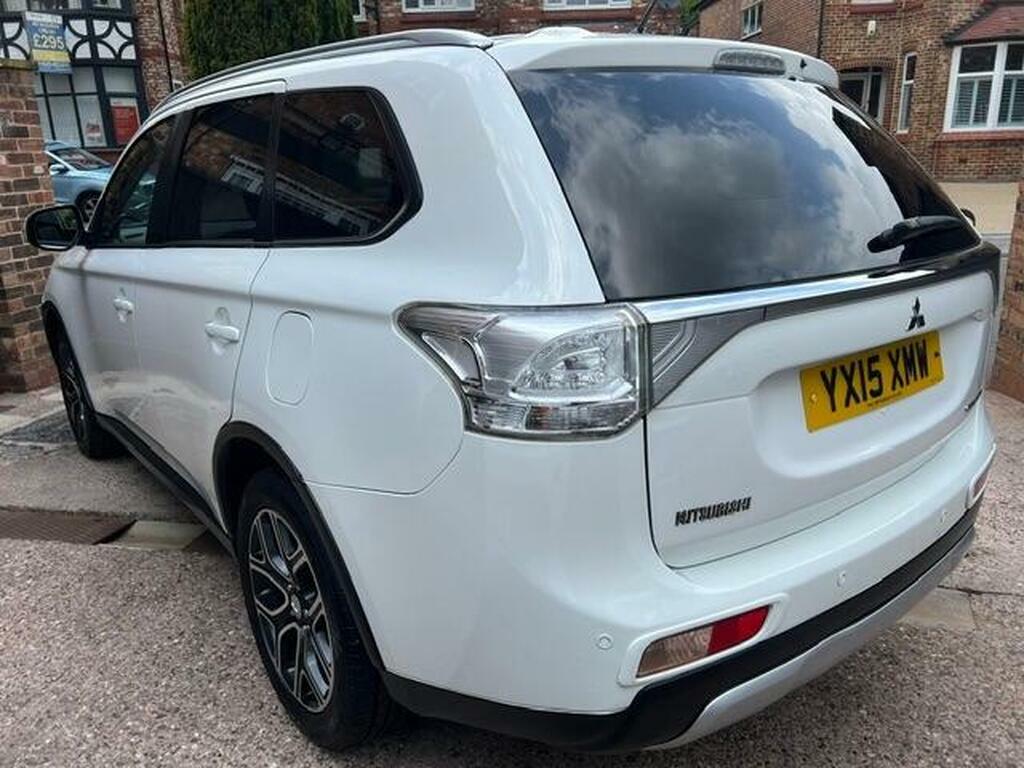 Mitsubishi Outlander 2.2 Di-d Gx3 4Wd Euro 5 S S White #3