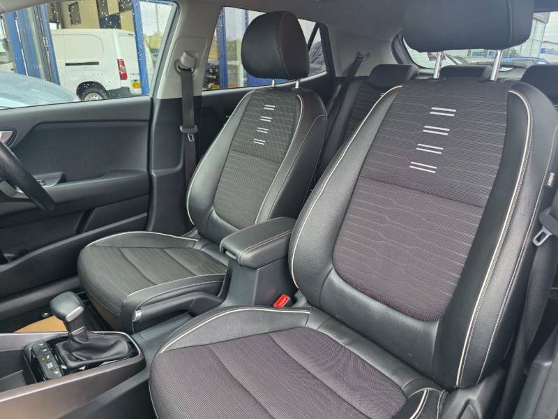 Kia Stonic 1.0T Gdi 48V 98 3 Dct Black #24