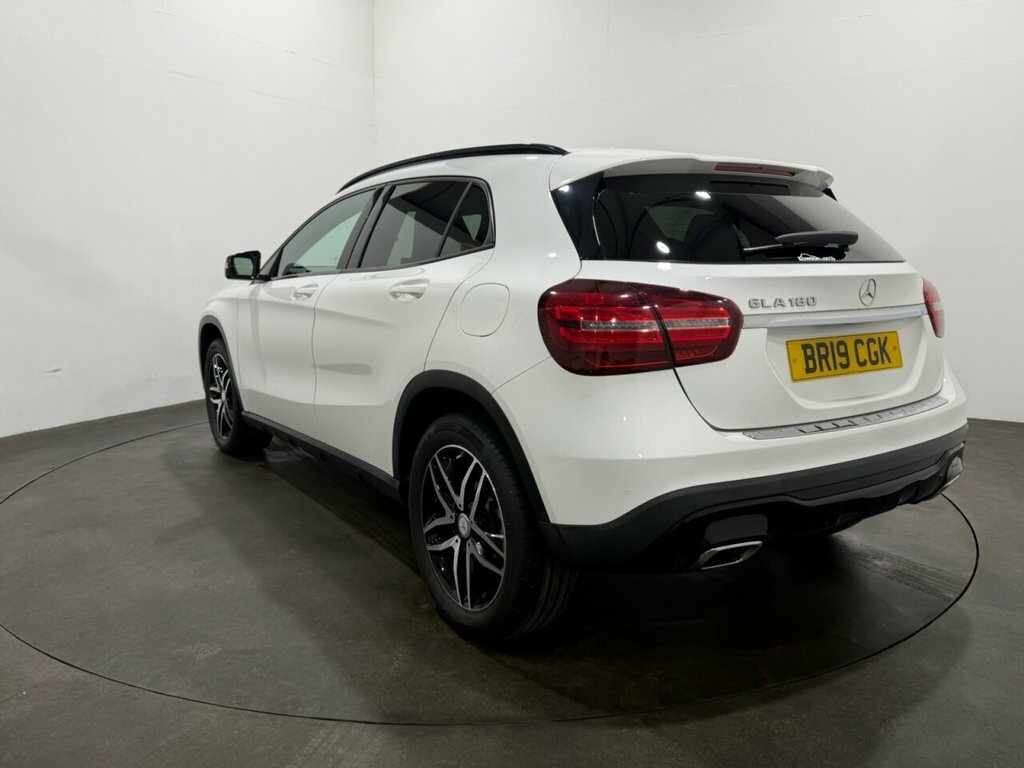 Mercedes-Benz GLA Class 1.6L Urban Edition White #3
