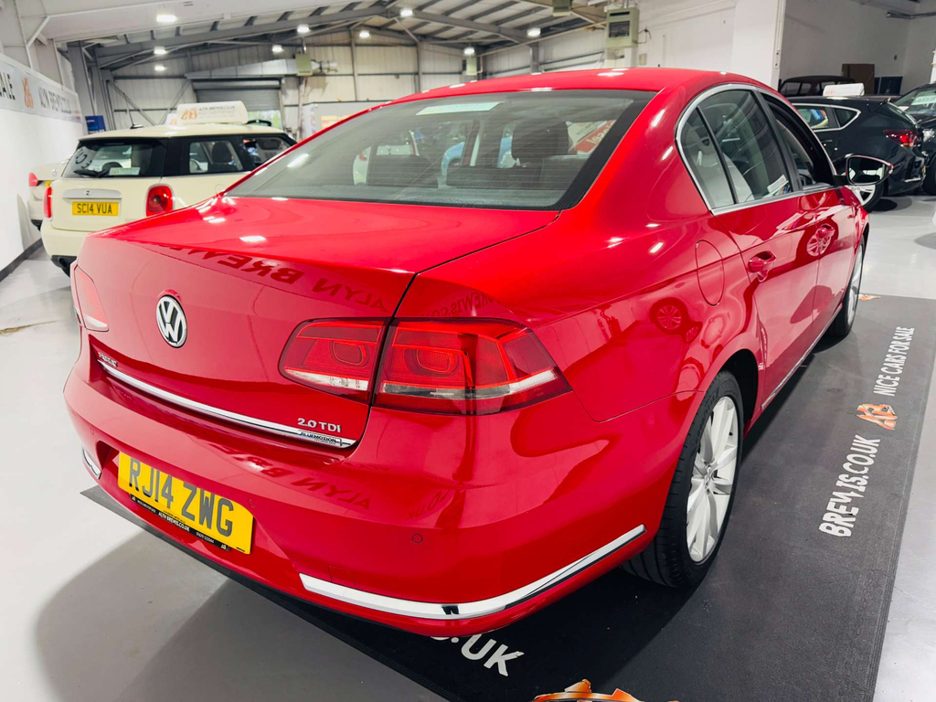 Volkswagen Passat Executive Tdi Bluemotion Technology Red #3