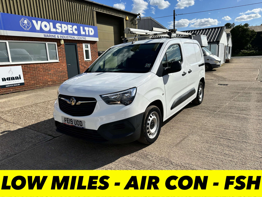Vauxhall Combo Mpv White
