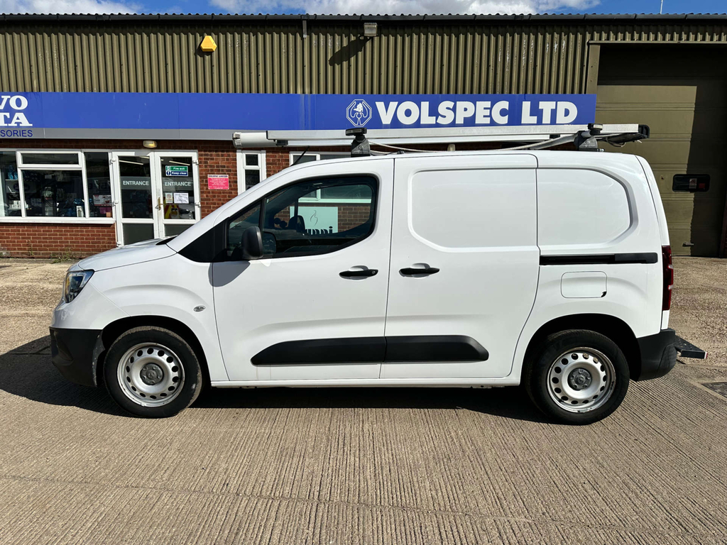 Vauxhall Combo Mpv White #4